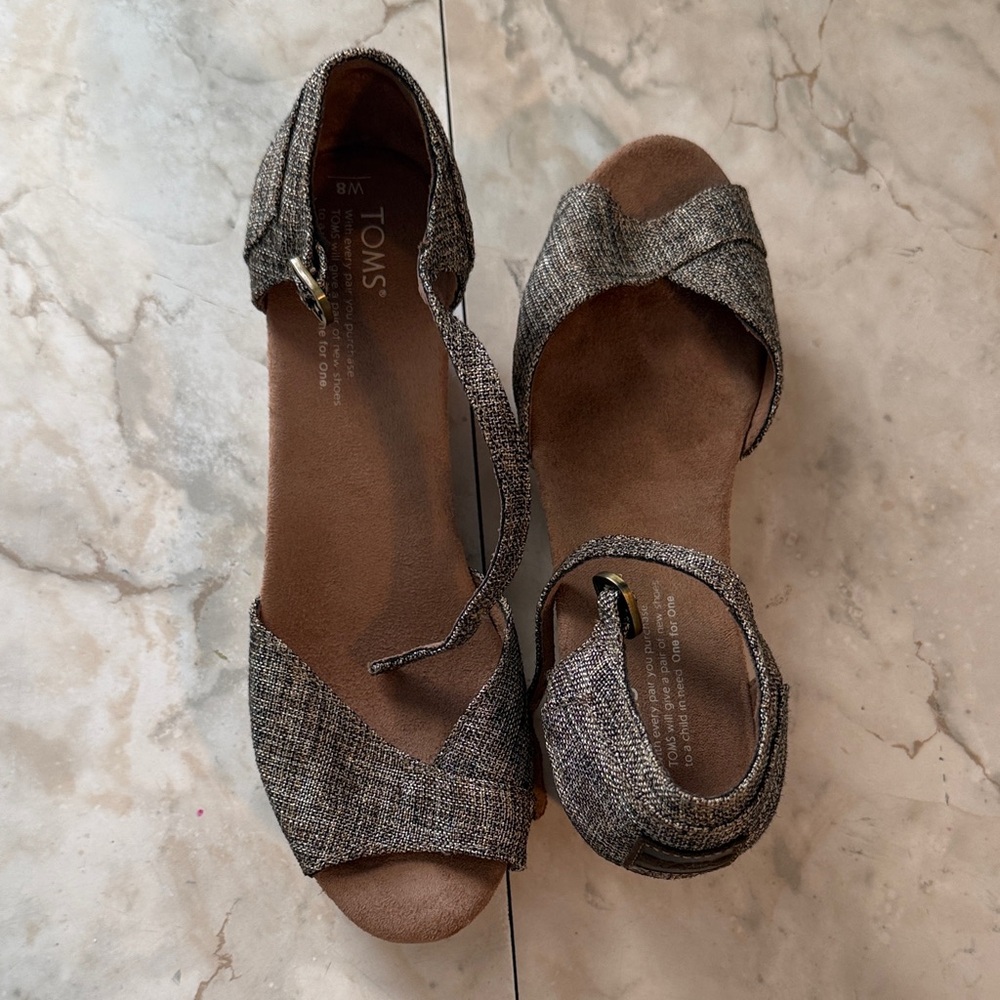 TOMS Women's Brown Jacquard Textured Sandals w/Cork Wedge - Size 8